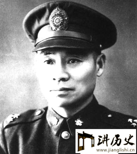 此人是抓捕叶挺的元凶，却成为抗日名将