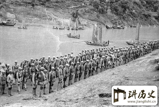 孙连仲率兵死守台儿庄：2万余人伤亡14000人
