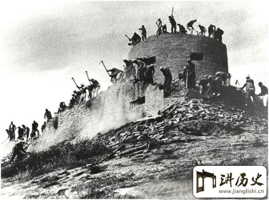 孙连仲率兵死守台儿庄：2万余人伤亡14000人