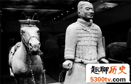 秦始皇陵的兵马俑为何是赤手空拳来守护陵墓?