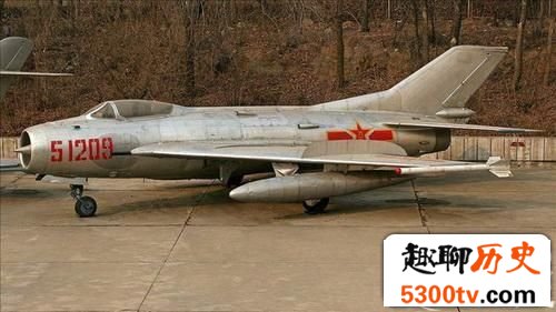 操作突破技术差距 解放军歼-6通过跳高击落敌机