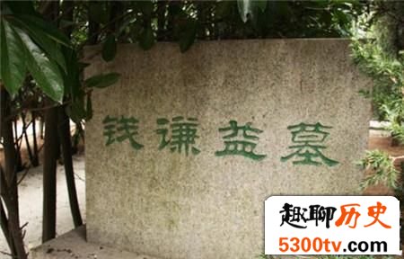 他才华横溢是文学泰斗 自杀却因水太凉放弃了