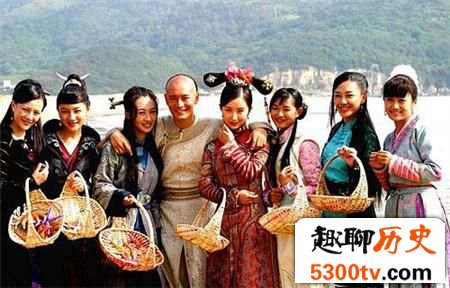 品行不好的韦小宝为何妻妾成群？因官大权大吗