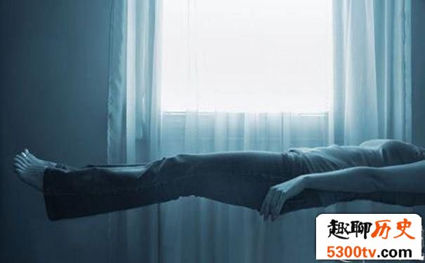 !--
母亲当时一点也不害怕,还让我姥姥看,但我姥姥什么也看不到!后来,几十年后,大家说起这件事,我大舅说他小时候也看到过!情景和我母亲见到的基本一样!如今老房早己拆了!这究竟是怎么回事?我母亲现在说起此事,还记忆犹新!
事件三:压身
![农村八大灵异事件:不知道你有没有遇到过