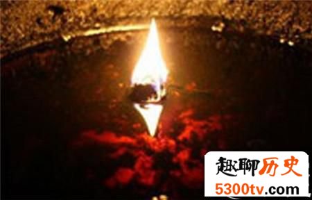 武当山金顶的长明灯 燃烧600年至今没灭过！