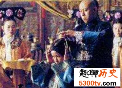 李莲英有一绝活,给慈禧梳头不掉头发,是怎么做到的?