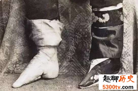 古代的三寸金莲真的好看吗?为什么在古代那么流行