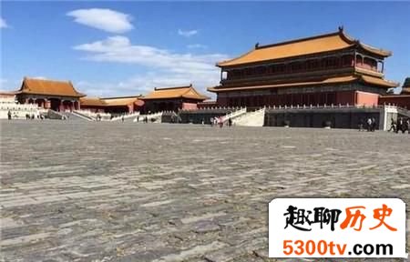 一块40万?看似不起眼的故宫地砖为何这么贵