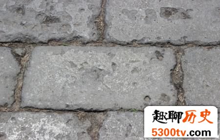 一块40万?看似不起眼的故宫地砖为何这么贵