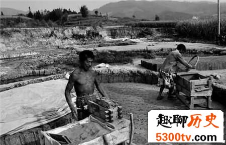 一块40万?看似不起眼的故宫地砖为何这么贵