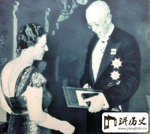 以中文为“第一语言”的美国作家 诺贝尔奖获得者&mdash