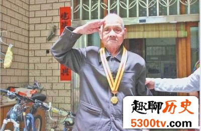 洛阳9旬老兵忆峥嵘岁月 最喜欢唱义勇军进行曲