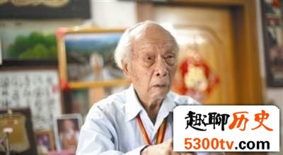 东莞抗战老兵袁方：东江纵队机枪手 手握最好机枪