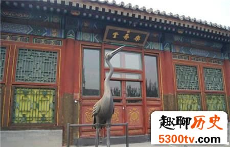 颐和园中有一块石头 游客为何不能跟它合影?