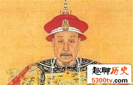 清朝官员叩拜时为何要先拍打几下衣服袖子