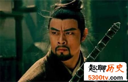 皇帝怀疑他谋反 他直接脱下上衣救了自己一命