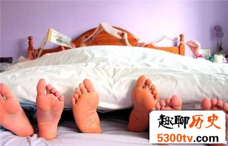 古人睡觉的最佳姿势 睡觉时头应该朝哪个方向