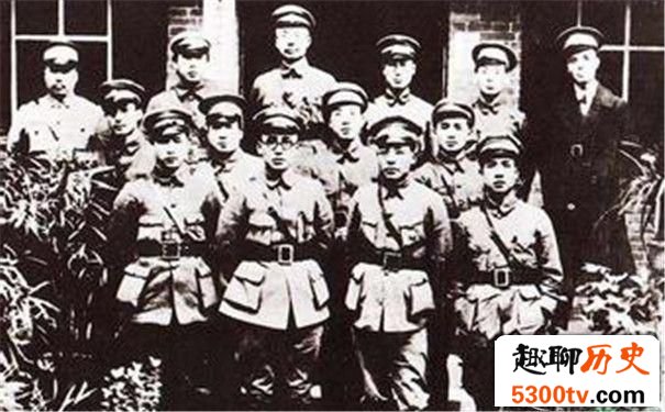 国民革命运动是因为军阀割据混战引发的吗