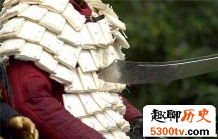 蔡伦发明了纸 此人却用纸打造了一件装备！