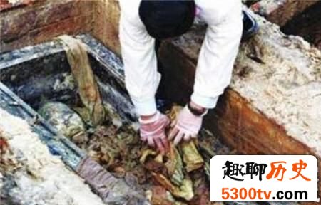 古人为何要往死人嘴里塞东西压舌?不塞还不行