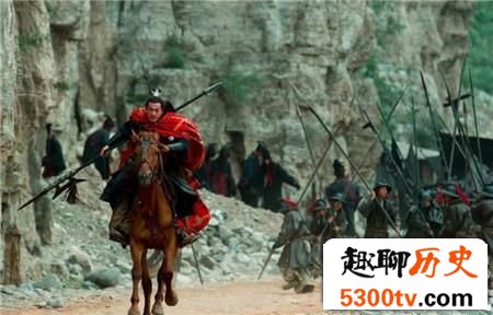 三国时期丁原董卓为何都要认名将吕布做干儿子？