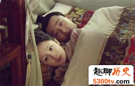 揭秘：为什么贾宝玉能轻易地把袭人拉上床？