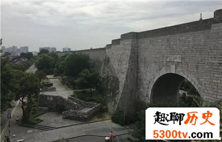 中国最邪气的城门南京明城墙：修一次倒一次