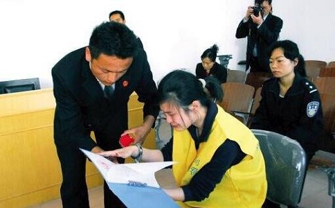令人发指：云南大学杀人碎尸案，女学生张超将情人木鸿章肢解260多块