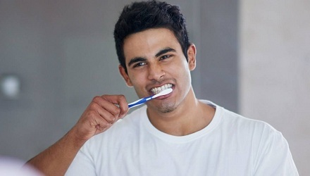什么时候刷牙好？刷牙应该在早餐前还是之后呢？