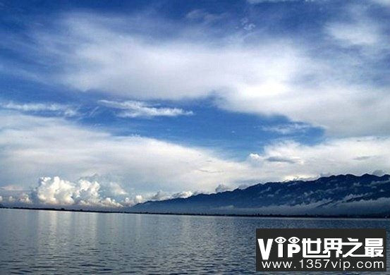 中国最大的湖泊青海湖，面积4583平方千米
