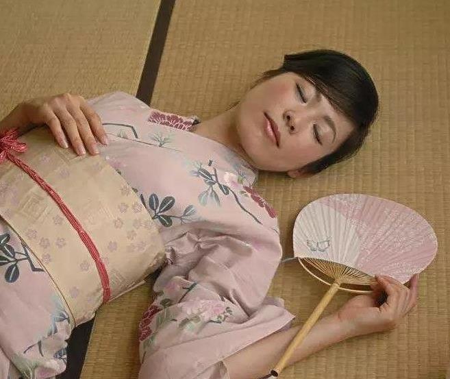 日本人为什么不喜欢睡床而热衷于睡地板呢？