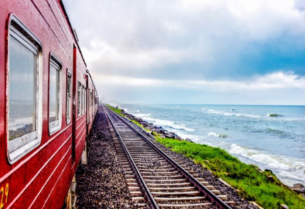 全世界最最美的火车，全程既走高山又跨大海，比旅行还过瘾！ 