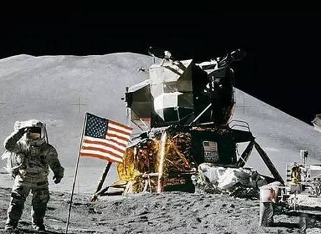 宇宙探索十大阴谋论!登月属实,但月面脚印是假的
