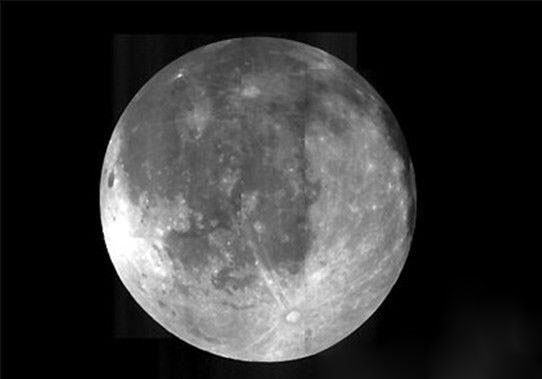 宇宙八大惊人真相探秘：冥王星上的冰比钢铁还要坚硬