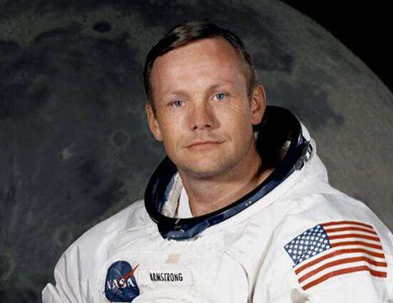 世界上第一个登上月球的人，美国宇航员阿姆斯特朗（被称为骗局）