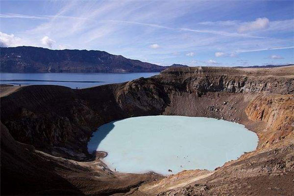 世界十大最美火山口湖泊，美得像人间天堂！