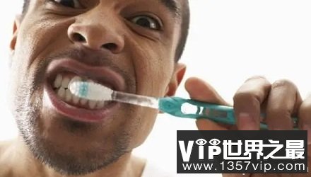 【刷牙冷知识】刷牙刷不干净的男生会变「不行」吗？