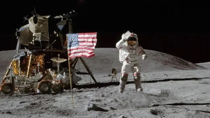 为何人类不再载人登月？美国宇航员在月球上，究竟看到了什么？