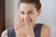 为什么老外身上都有股味道?外国人体味重的原因是什么？