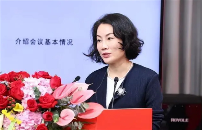 中国最贵女秘书朱旭 年薪849万 年终奖1000万 48岁至今未婚