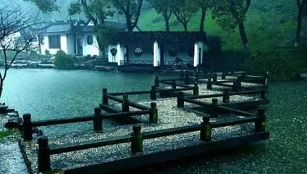 为什么“清明时节雨纷纷”？