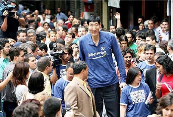 中国第一高人，鲍喜顺2.36米(自然生长吉尼斯世界纪录认证者)
