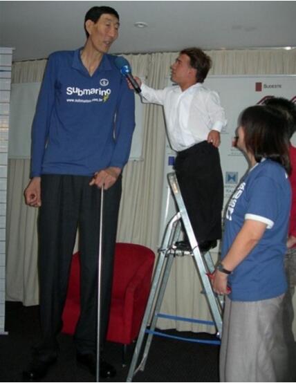 中国第一高人，鲍喜顺2.36米(自然生长吉尼斯世界纪录认证者)