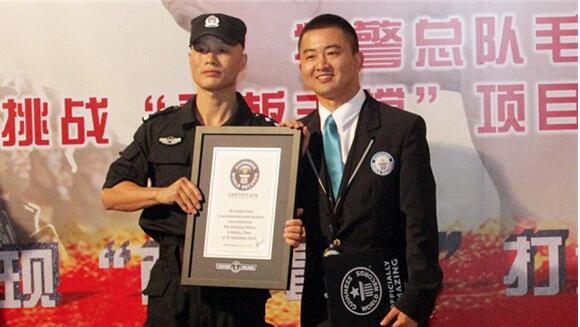 中国特警平板支撑纪录者，毛卫东(8小时01分获吉尼斯认证)