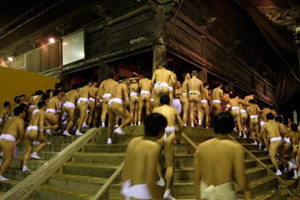 日本最奇葩的节日，裸体节(全身裸体狂奔/起源于
