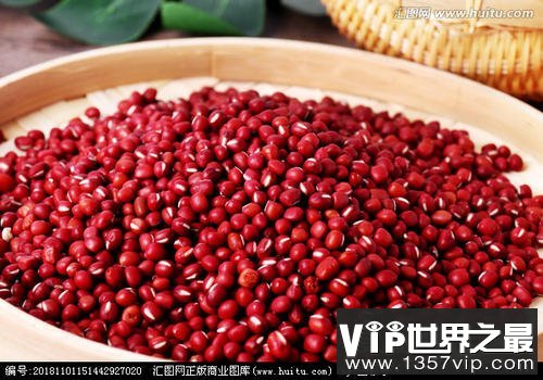 左肩撒盐去霉运原因，盐代表清洁和净化(撒右肩作用相反）