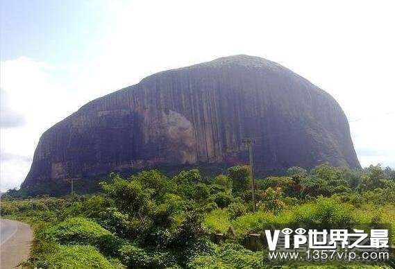 世界上最大的岩石盘点，澳大利亚艾尔斯岩排名第1(长3000米)