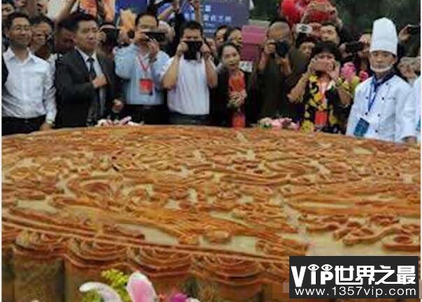 世界上最大的月饼，重13吨破吉尼斯世界纪录(可供11万人食用)