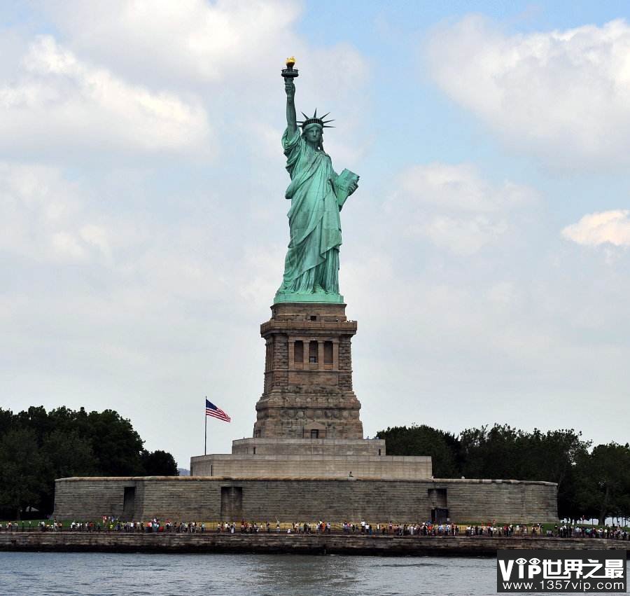 美国自由女神像是法国赠送的