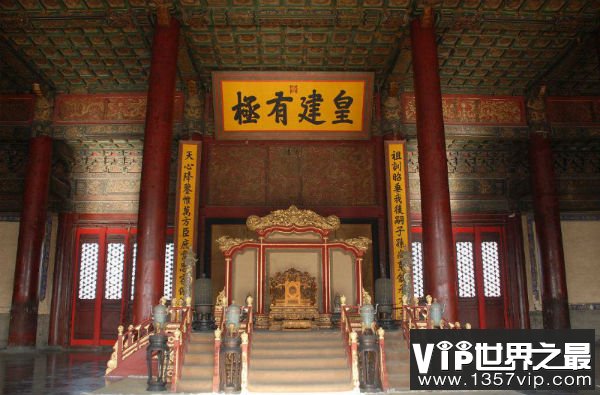 北京故宫太和殿为何没有满文？